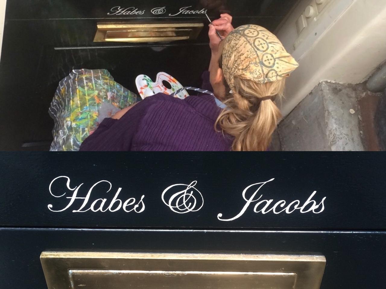 Schilderen van naam op voordeur | Beurs Eigen Huis