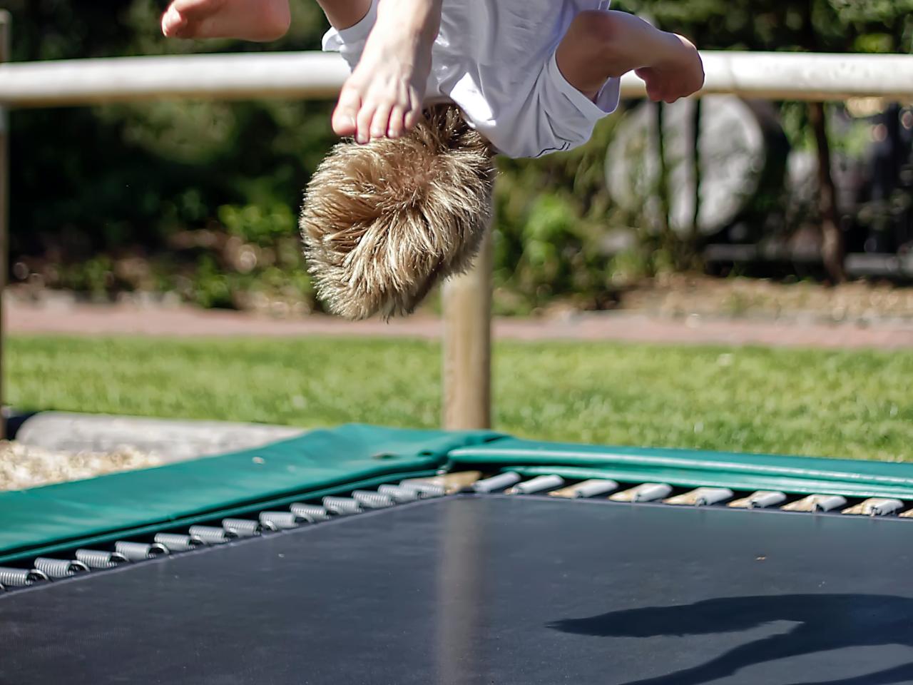 Trampoline tuin kindvriendelijk Realiseer je Droomtuin