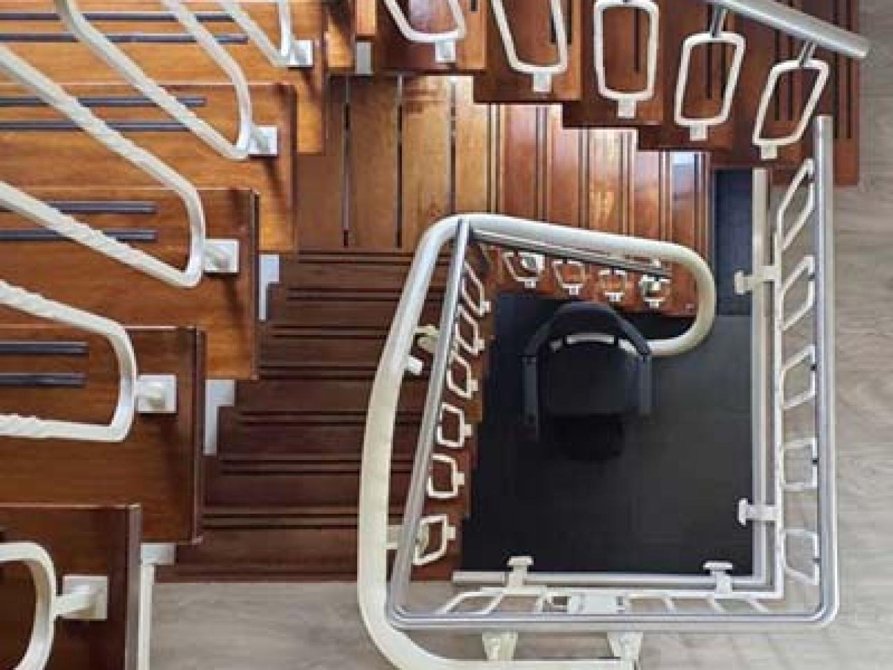 Traplift langer thuis REALISEER JE DROOMHUIS