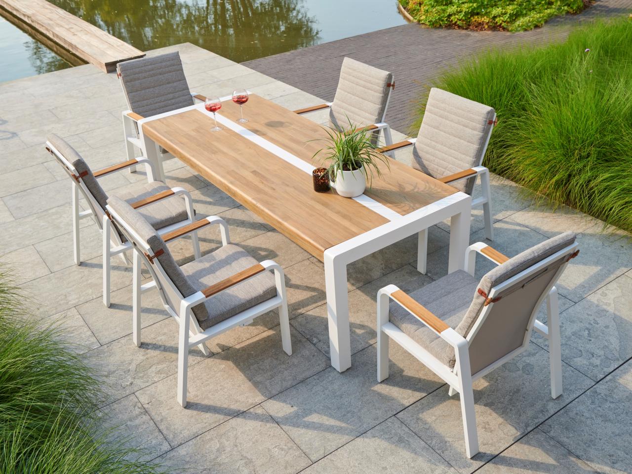 tuinmeubilair tafel stoelen beurs eigen huis