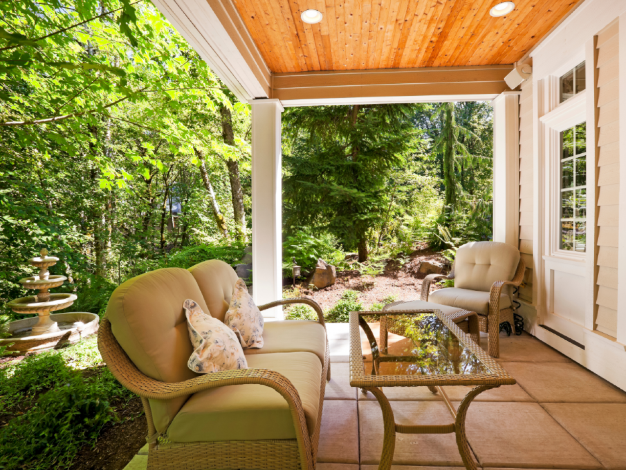 BLOG DB Online Marketing - Ruime tuin - Kies een schuur met overkapping