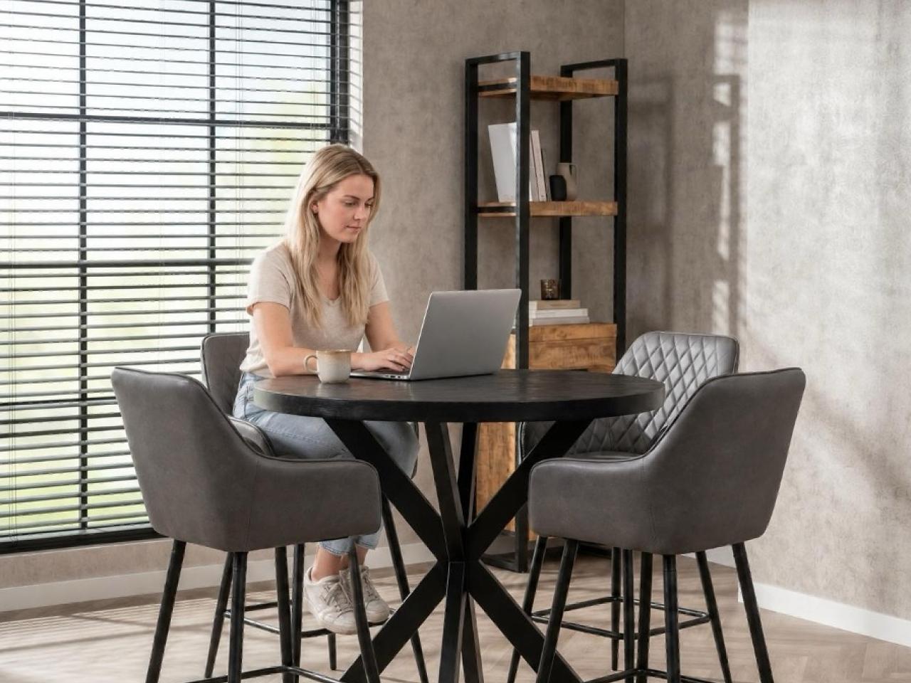 BLOG Traffic Today NJ26 - Een hoge tafel in huis