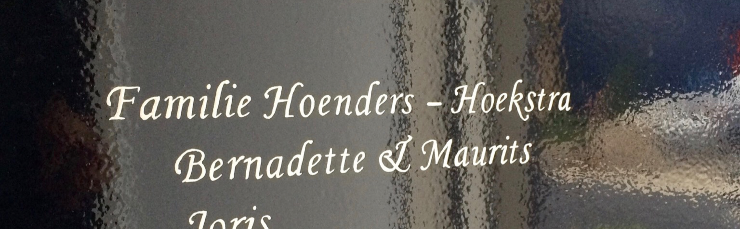 Zelf voornaam op je voordeur schilderen.b