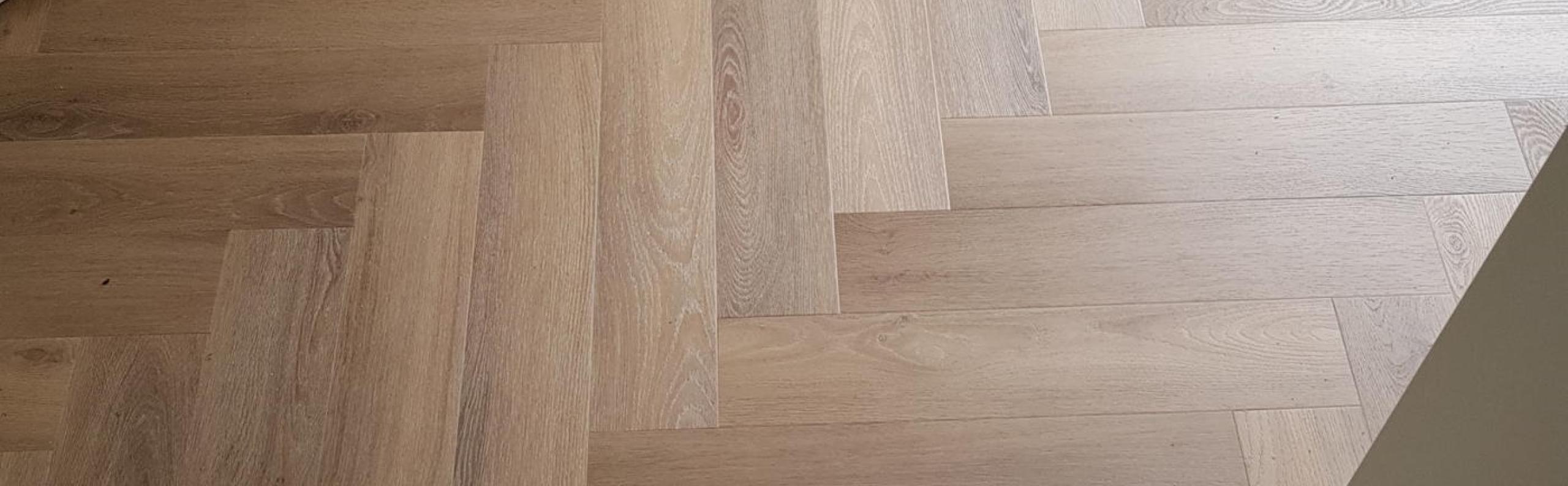 Beurs EIgen Huis bouwen verbouwen vloer visgraat hout PVC