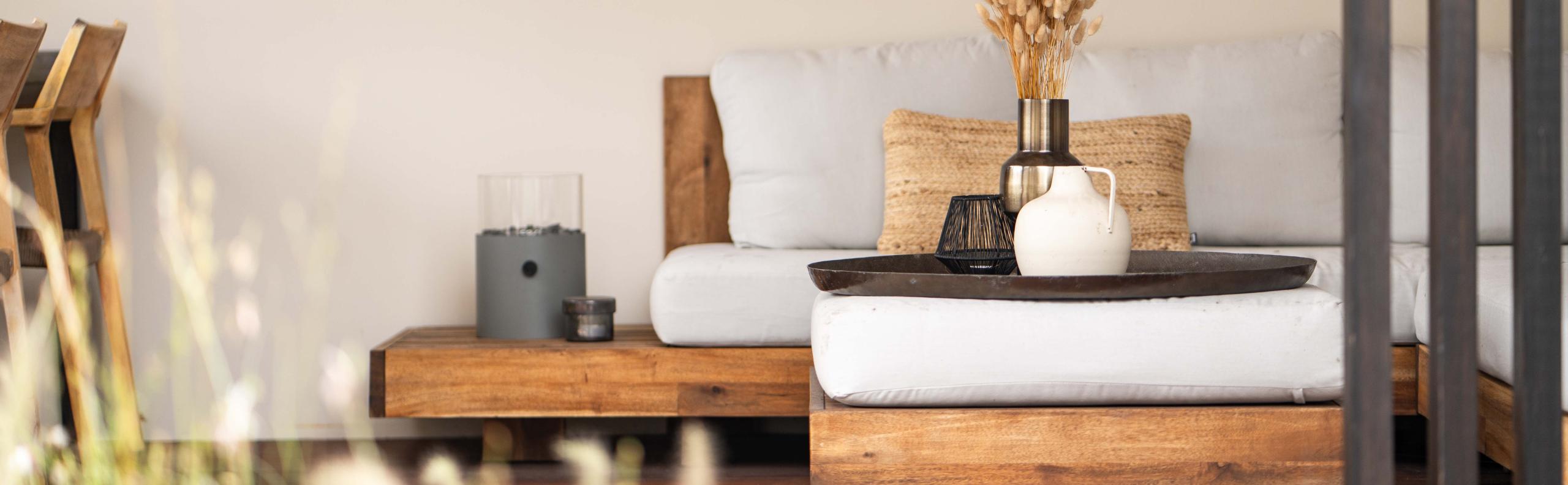 Je tuin is meer dan alleen buitenruimte. Het is de plek waar je ontspant, samenkomt en tot rust komt. Met een Van den Brink tuin maak je van jouw voor- of achtertuin een plek die past bij jouw leven. Heb je behoefte aan een helder 3D ontwerp zodat je vooraf precies ziet wat er mogelijk is? Zoek je een partij die de complete aanleg verzorgt? Of wil je dat je tuin elk seizoen netjes wordt onderhouden? Wat je vraag ook is, je kunt rekenen op een betrokken aanpak en duidelijke communicatie. Door goed te luister