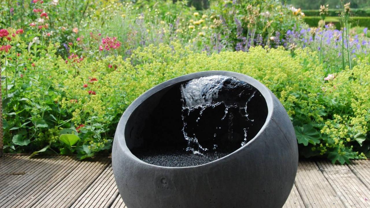 Beurs Eigen Huis Creastone tuin waterornamenten