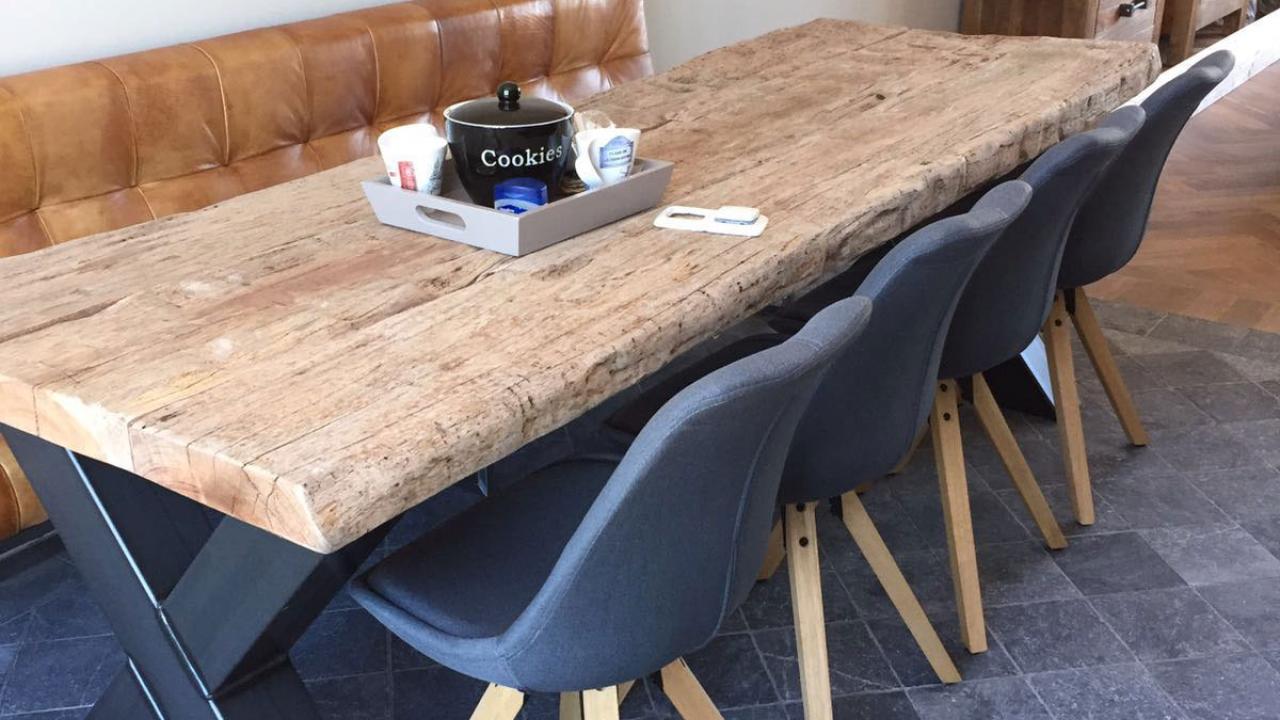 Beurs Eigen Huis De Meerpalen meubels stoer hout interieur