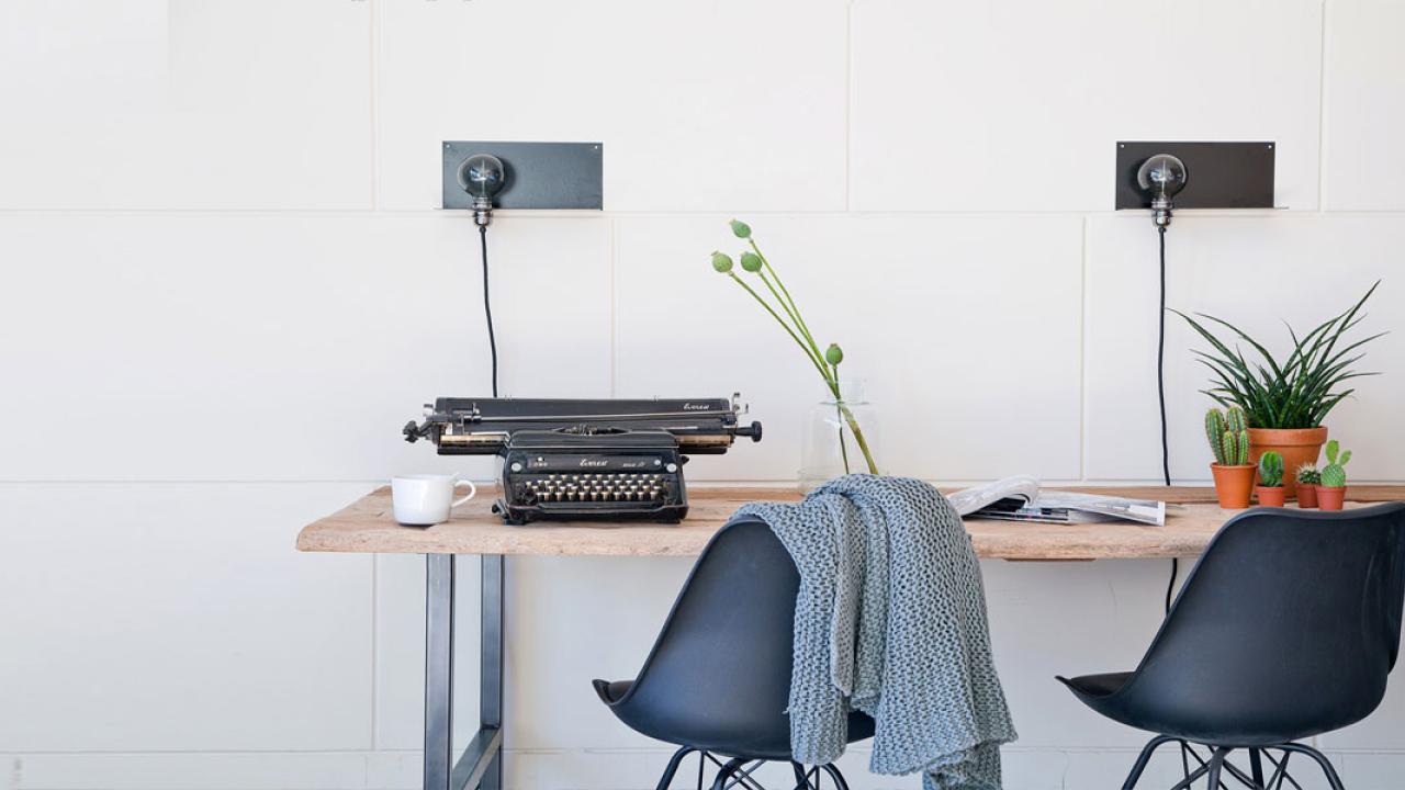 Beurs Eigen Huis De Meerpalen meubels stoer hout interieur