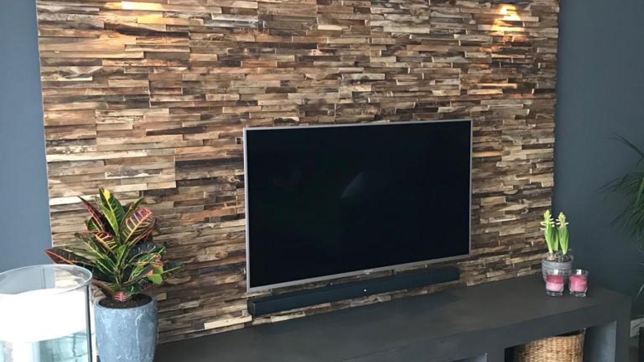 Beurs Eigen Huis Woodindustries houten boomstamtafels wandbekleding