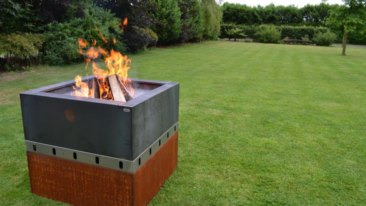 Beurs Eigen Huis Zeno Products staal rvs buitenhaard houtopslag