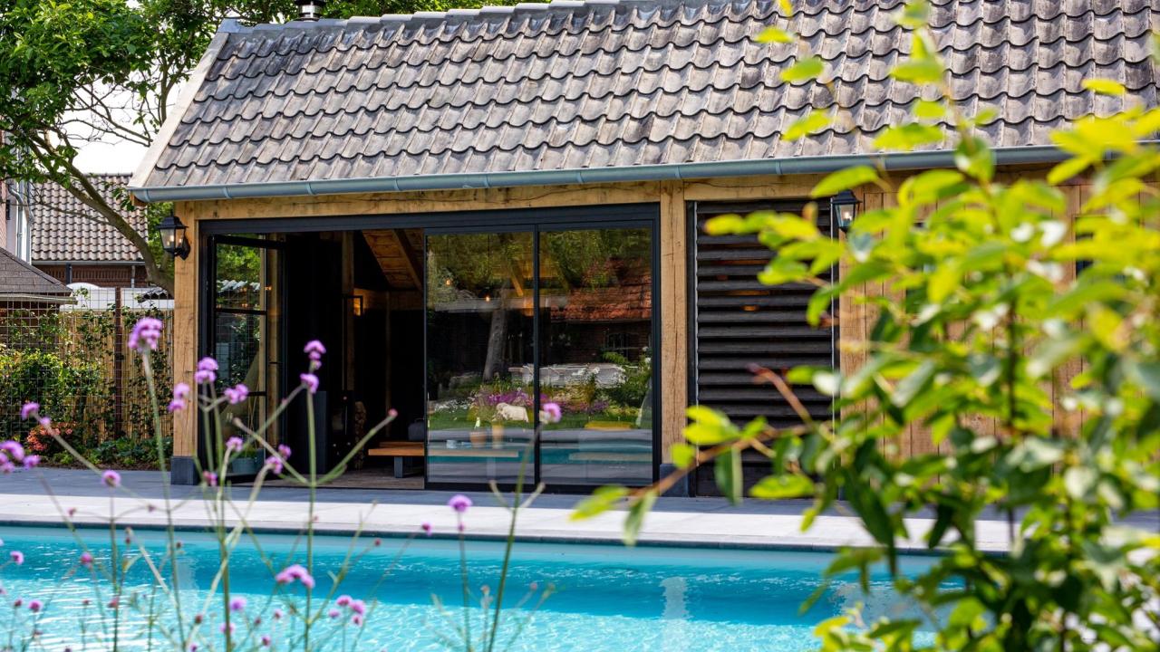 Tuin eiken houten bijgebouwen tuinhuis overkapping poolhouse BEURS EIGEN HUIS