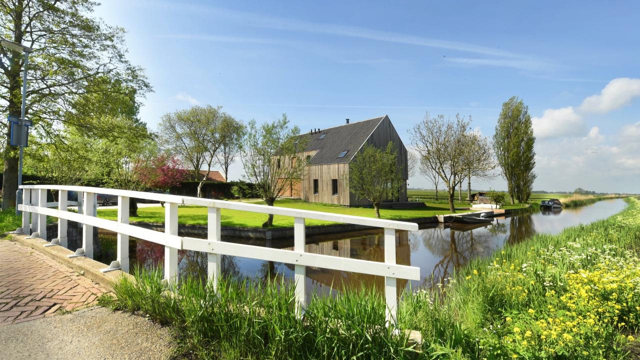 houten huis water beurs eigen huis
