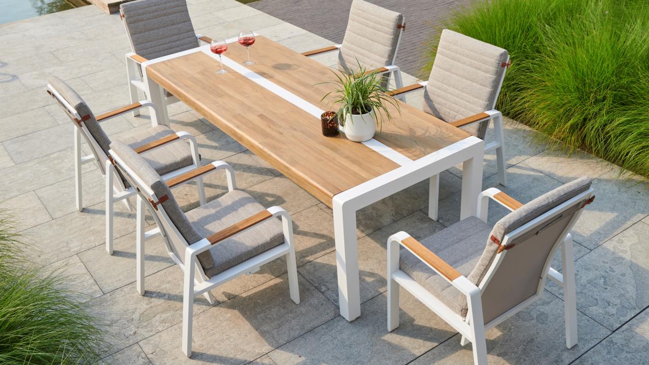 tuinmeubilair tafel stoelen beurs eigen huis