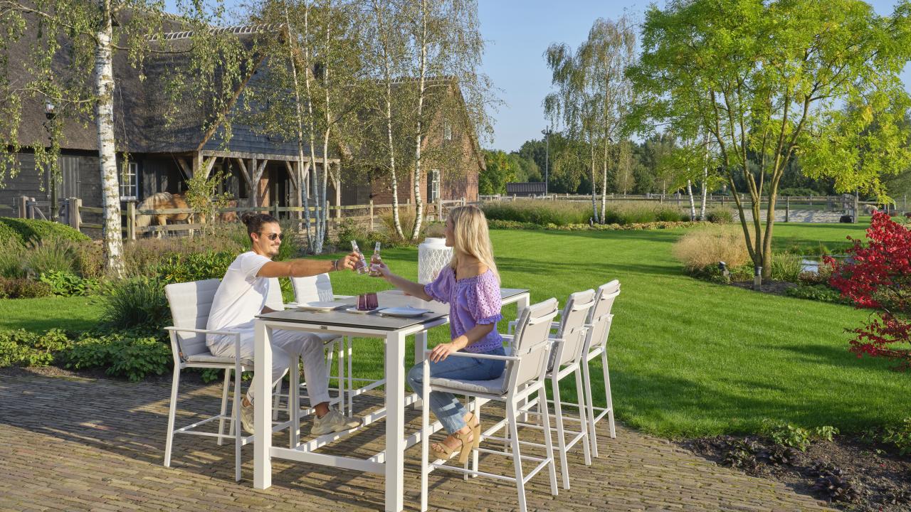 tuinmeubilair tafel stoelen beurs eigen huis