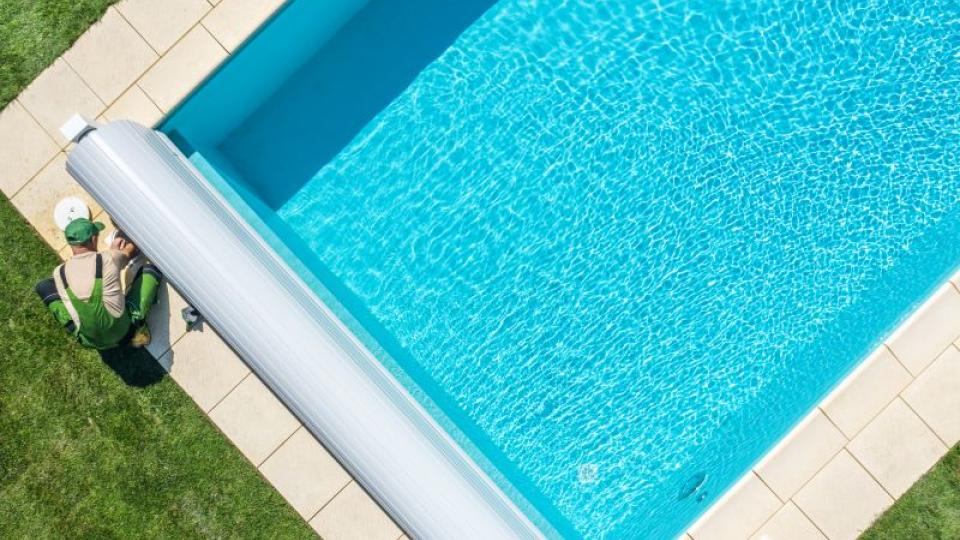 zwembad zwembadafdekking realiseer je droomhuis